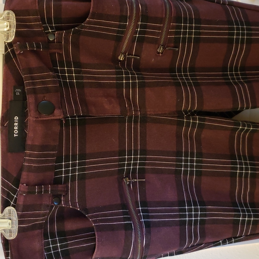Torrid Plum plaid stretch jeggin